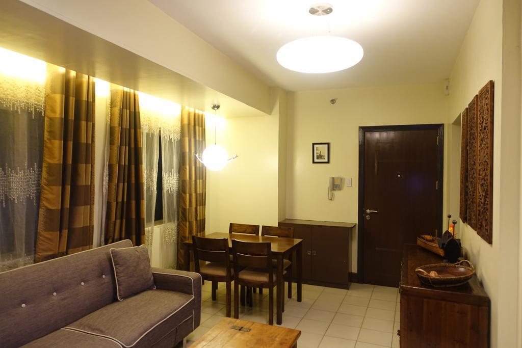Modern Asian At Forbeswood Parklane The Bgc Apartment *