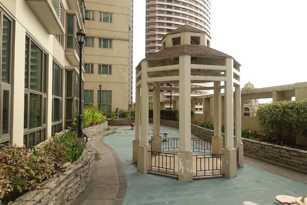 Modern Asian At Forbeswood Parklane The Bgc Apartment *