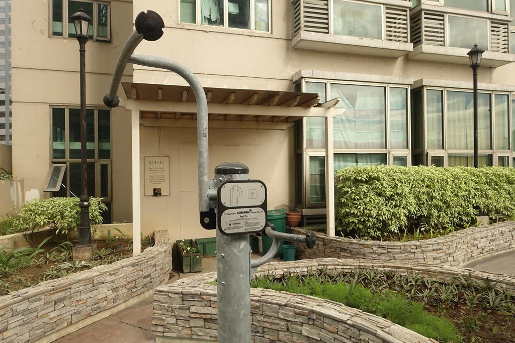Modern Asian At Forbeswood Parklane The Bgc Apartment Manila