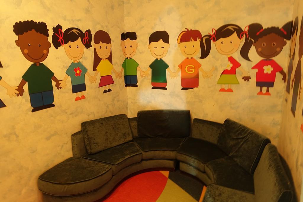 Modern Asian At Forbeswood Parklane The Bgc Apartment *